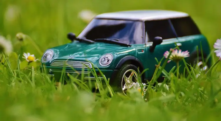 8 bærbare miniprojektorer til hotelværelser