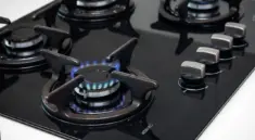 Guide til rejsebrændere: gas vs. multifuel til vinterture