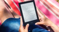 Hvilken e-bogslæser er bedst til strandferien?