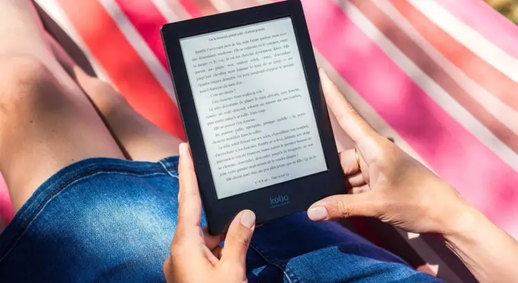 Hvilken e-bogslæser er bedst til strandferien?