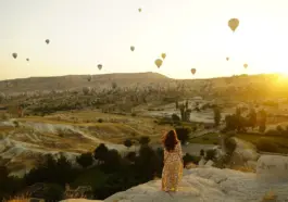 Hvor skal du bo i Kappadokien for den bedste udsigt til luftballonerne?