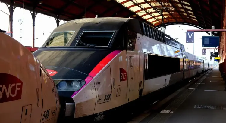 Hvordan bestiller jeg billige togbilletter i Frankrig?