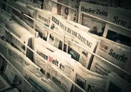 Hvordan skriver du en efterrapport fra en pressetur?