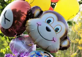 Må man bruge oppustelige fodstøtter på flyrejser?