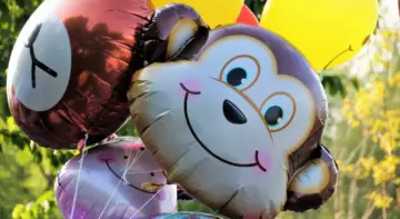 Må man bruge oppustelige fodstøtter på flyrejser?